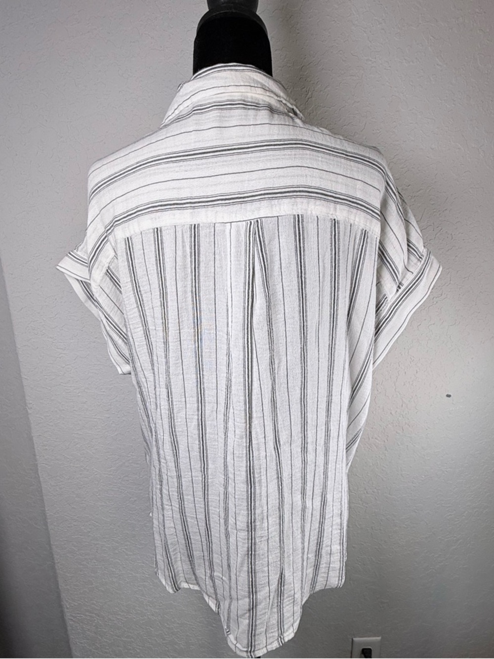 Lucky Brand Striped Button Front Short Sleeve Blouse Top NWT Size Large - Picture 2 of 8